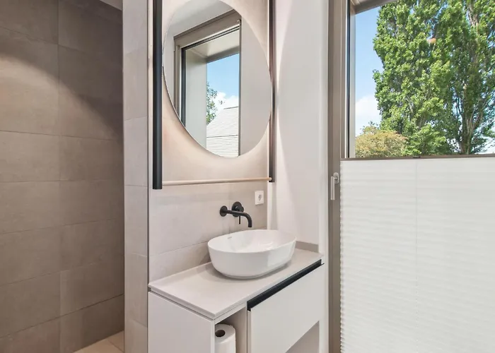 2 Bedroom Lovely In